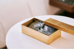 ROOM FEATURES PICK UP Original amenity box, tissue box (SyuRo)