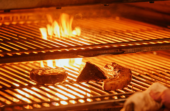 ジョスパーオーブンならではの炭火料理のイメージ