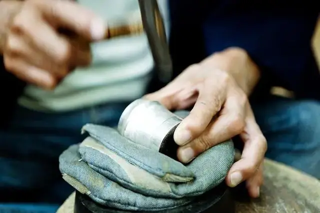 Nisshin Kikinzoku: Ice-Cream Spoon Silversmithing Workshop